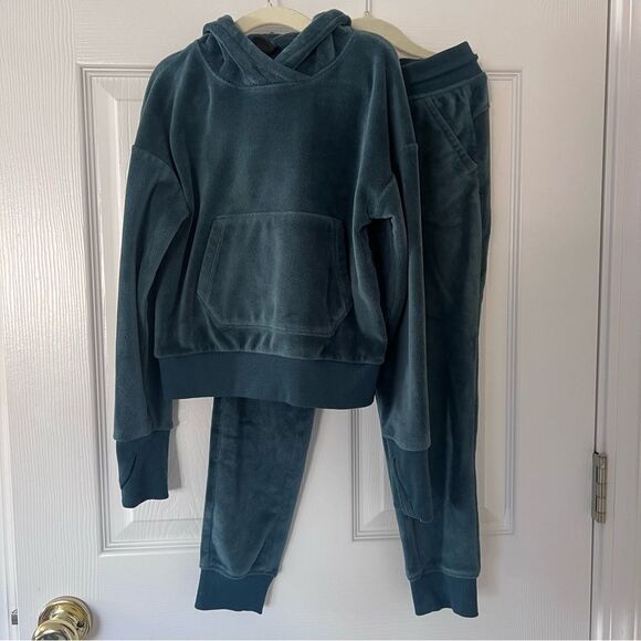 All in Motion Kids Green Velour Hoodie and Pants Set 6/6x EUC - Picture 2 of 9